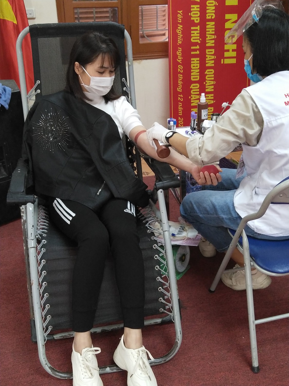 Hiến máu là một nghĩa cử cao đẹp.